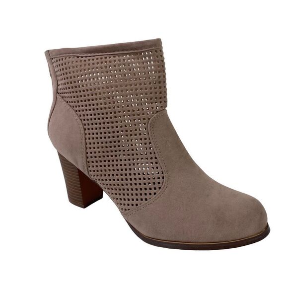 Chase & Chloe 10M tan Booties with faux suede uppers and stacked wooden heel - Picture 1 of 8